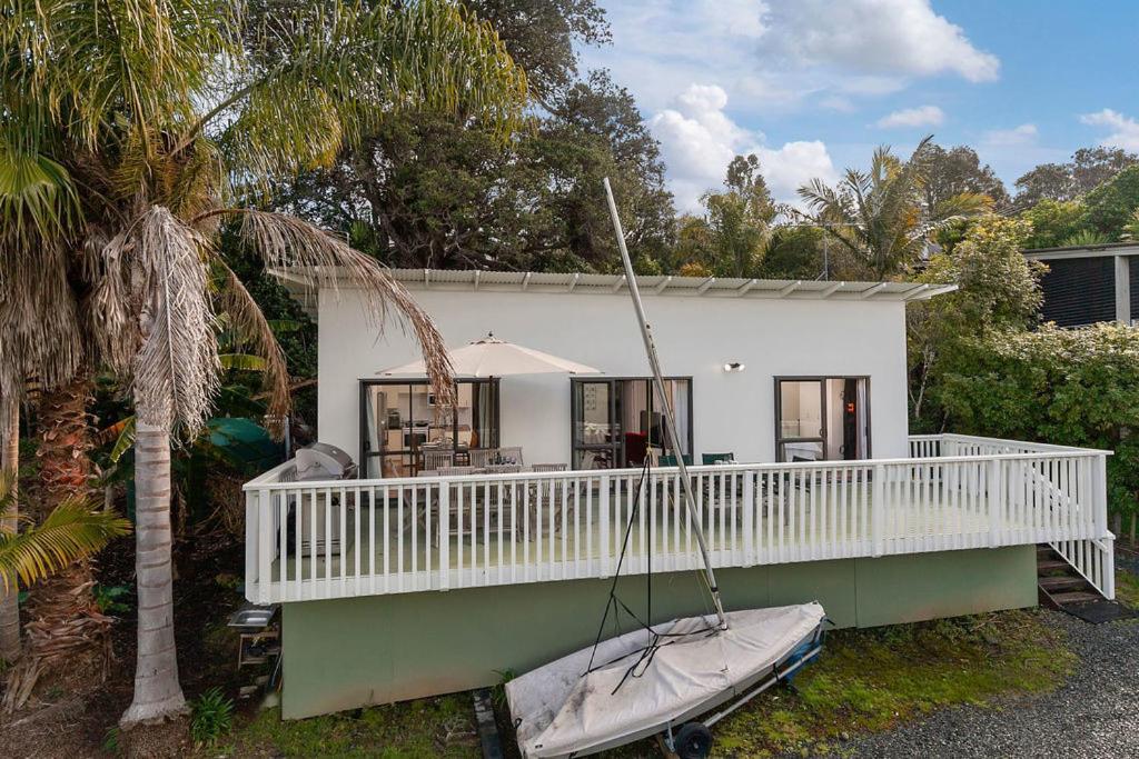 The Swashbuckler'S Cabin - Tawharanui Holiday Home Exterior photo